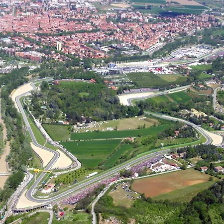 Lachiocciola - Centro Storico Di Imola, Autodromo E Formula 1 * إيمولا